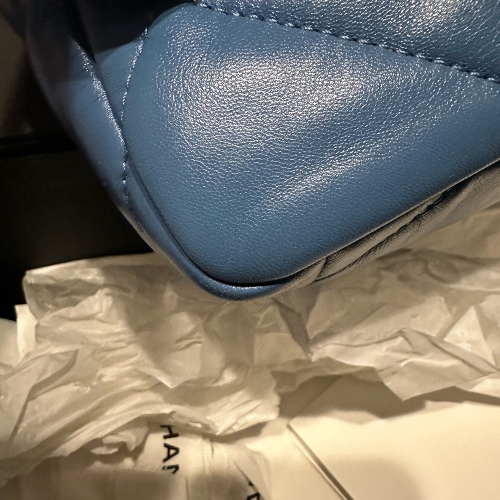 $6,900 CHANEL 19 Flap Bag Medium Blue 21P Excellent Condition - Picture 11 of 16